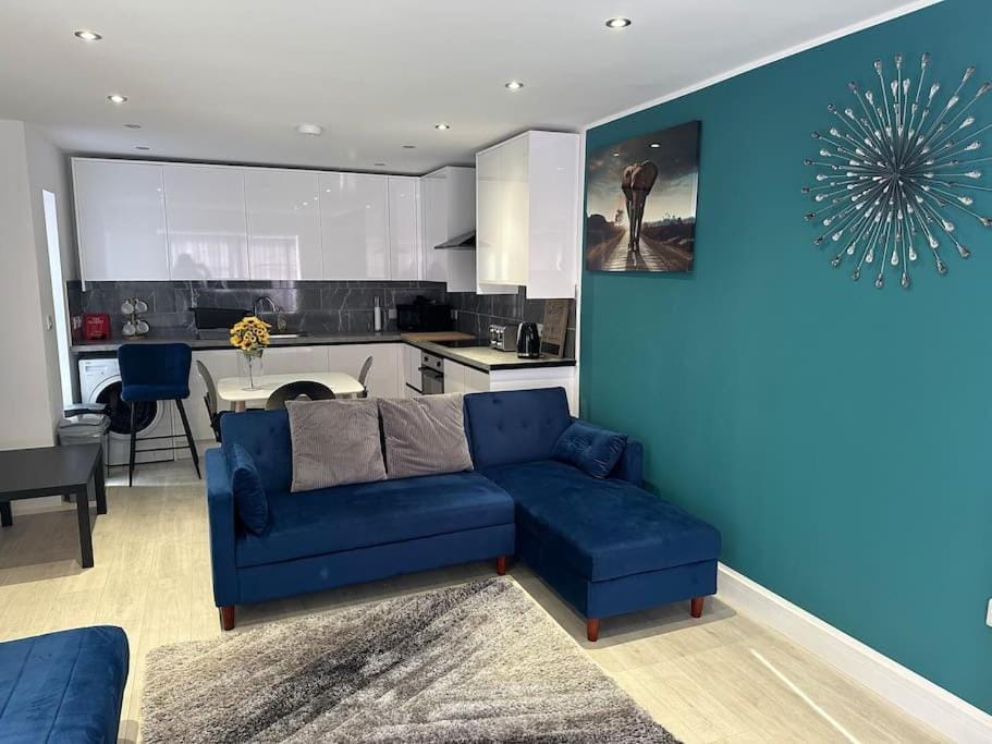 KYOTO HOUSE CENTRAL DERBY I 2 BEDROOMS, SPACIOUS, WARM & NEW with NETFLIX House in Derby