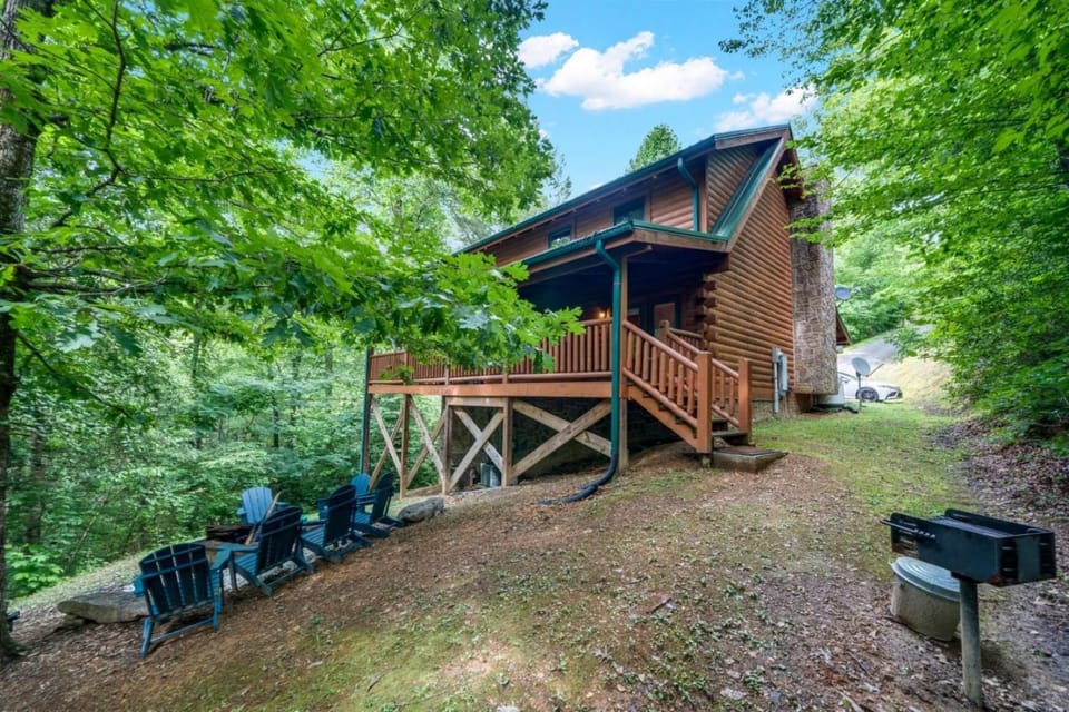 Retreat w Hot Tub Fire Pit Pool Table Foosball House in Sevier County