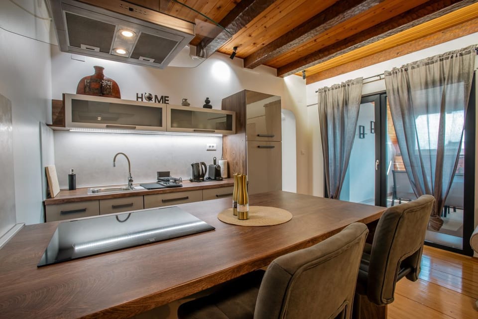 Balcony/Terrace, dishwasher, kitchen