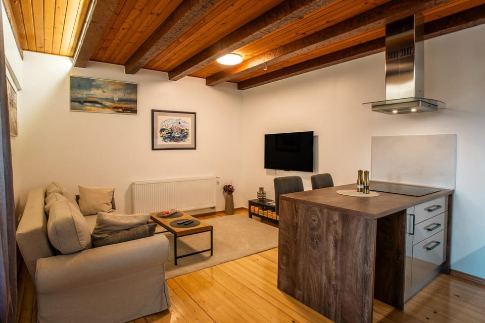 TV and multimedia, Living room, Dining area