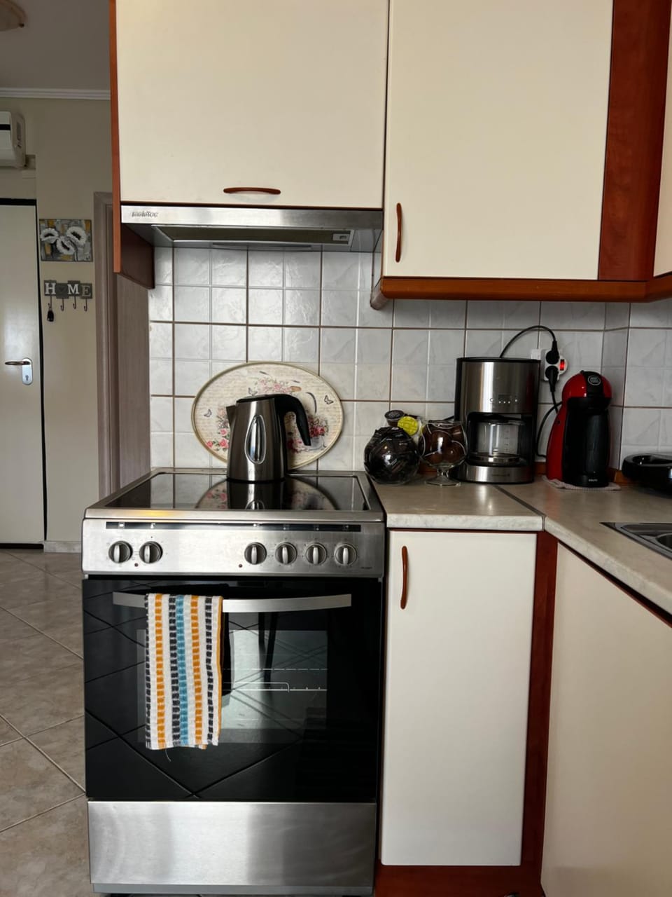 Coffee/tea facilities, pet friendly, stove, toaster