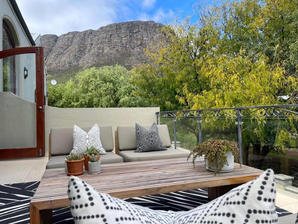 Spring, Day, View (from property/room), Balcony/Terrace, Seating area, Mountain view