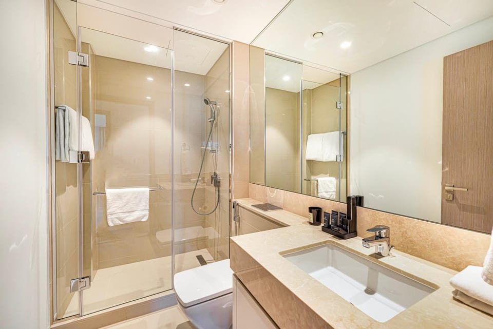 Shower, Toilet, towels