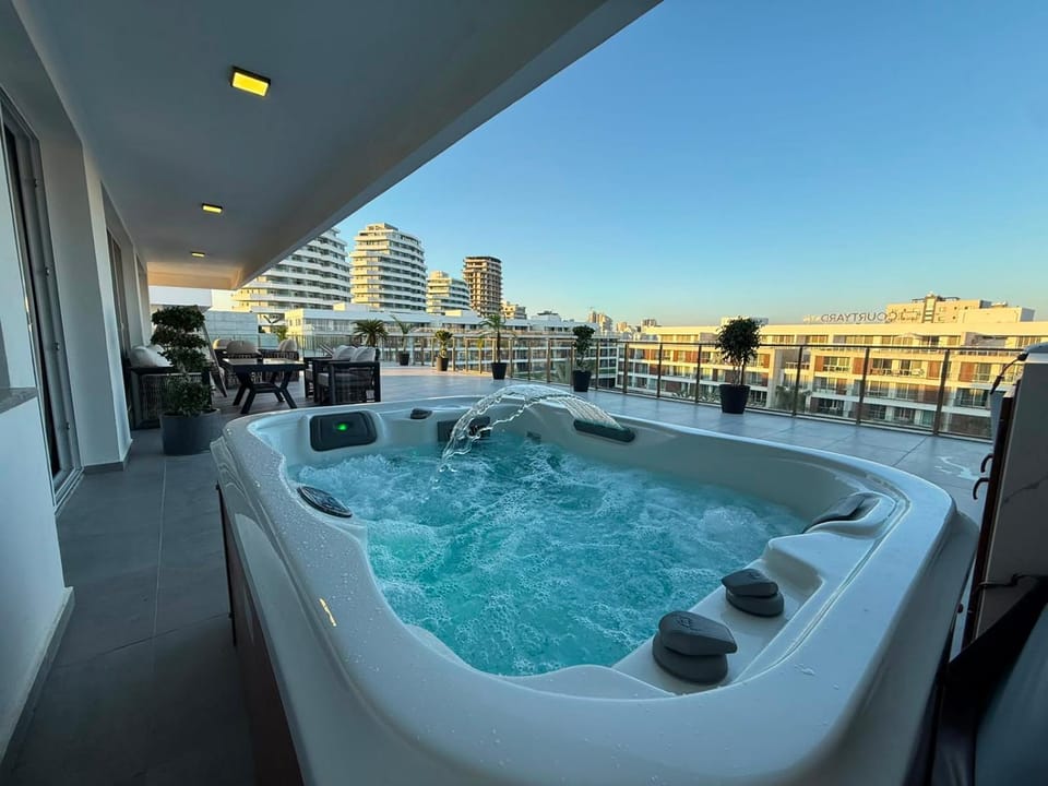 Hot Tub, Balcony/Terrace