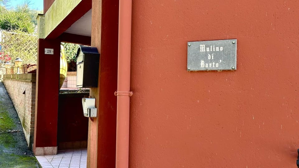 S332 – Sirolo, trilocale al piano terra con corte e posto auto Apartment in Sirolo