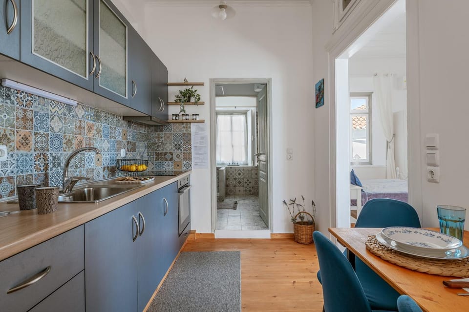 Property building, Kitchen or kitchenette, Living room