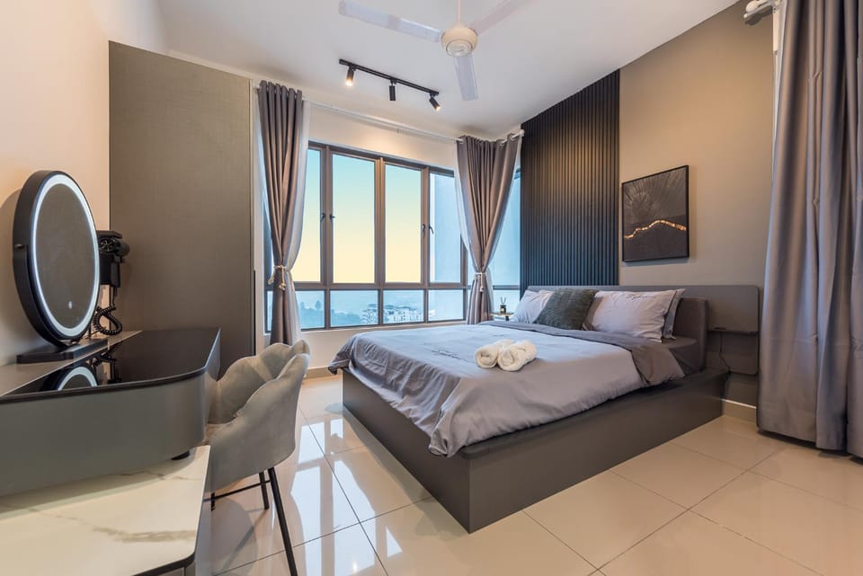 Bed, Photo of the whole room, Bedroom, fireplace, towels