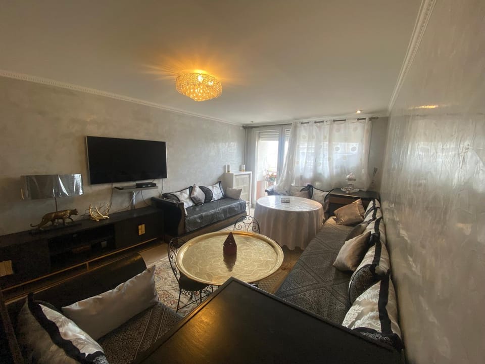 Communal lounge/ TV room, TV and multimedia, Living room, Seating area, Evening entertainment