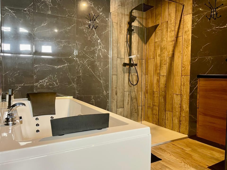 Shower, Bathroom, Spa and wellness centre/facilities, Spa and wellness centre/facilities, Bath
