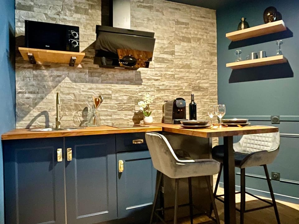 Dining area, minibar, stove, kitchen, kitchen