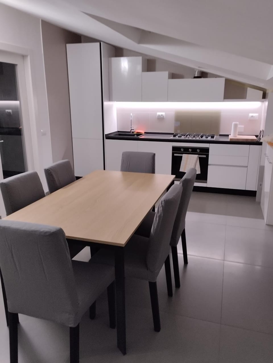 TV and multimedia, Kitchen or kitchenette, Seating area, Dining area, dishwasher, oven, pet friendly, stove, washing machine, air conditioner