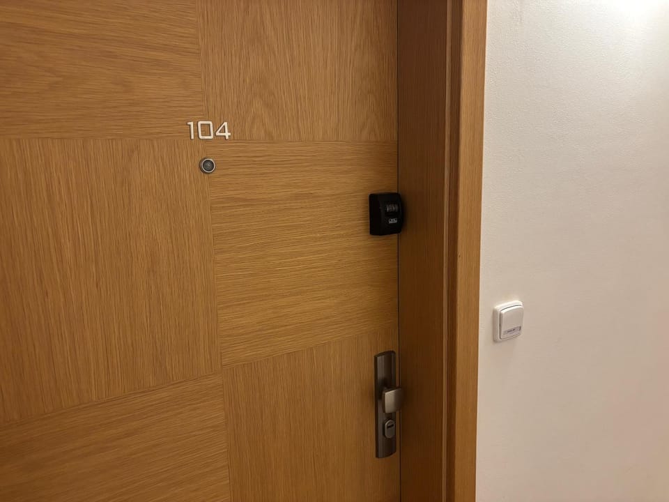 Family studio Resident s terasou, garáží, kuchyňskou linkou, vhodné i pro rodiny s dětmi, u sjezdovky pro děti, bobové dráhy, FREE Garage, FREE WIFI, výhled do zahrady s posezením na terase, dětské hřiště v areálu Apartment in Lower Silesian Voivodeship