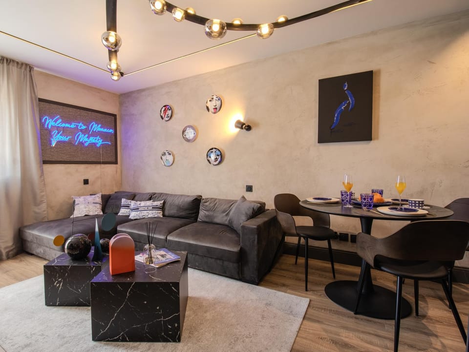 Living room, Dining area