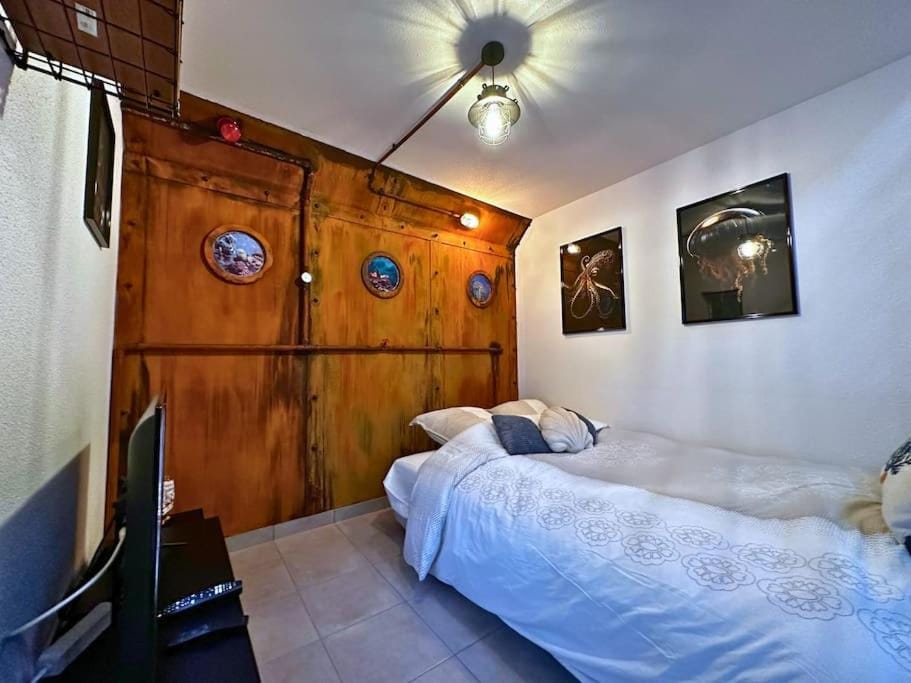 Bed, TV and multimedia
