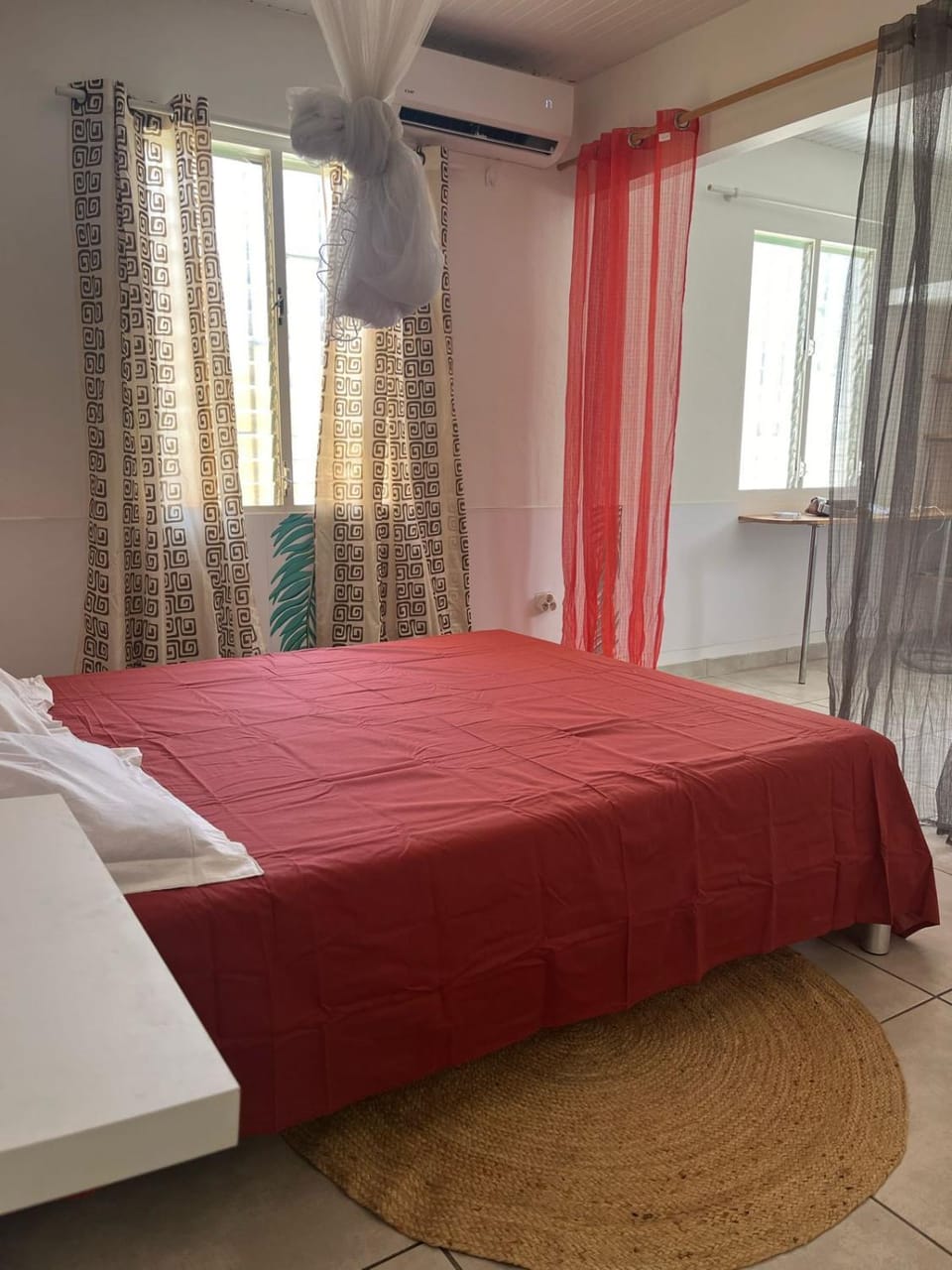 Photo of the whole room, Bedroom
