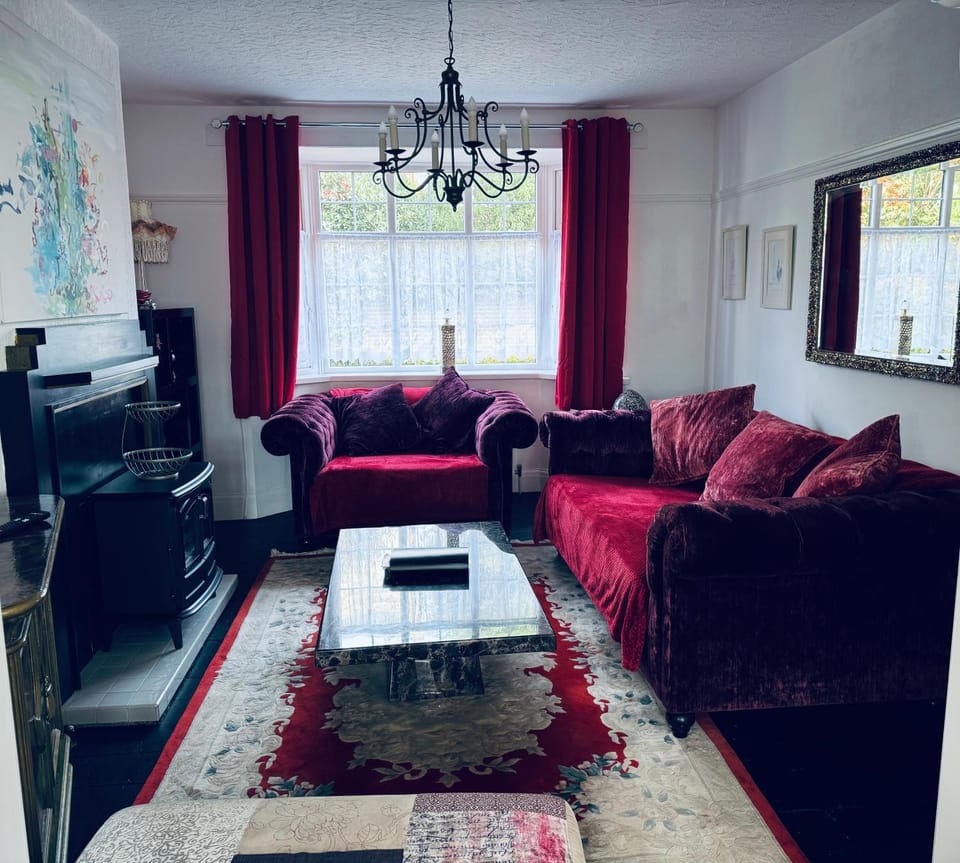 Communal lounge/ TV room, TV and multimedia, Living room, Evening entertainment