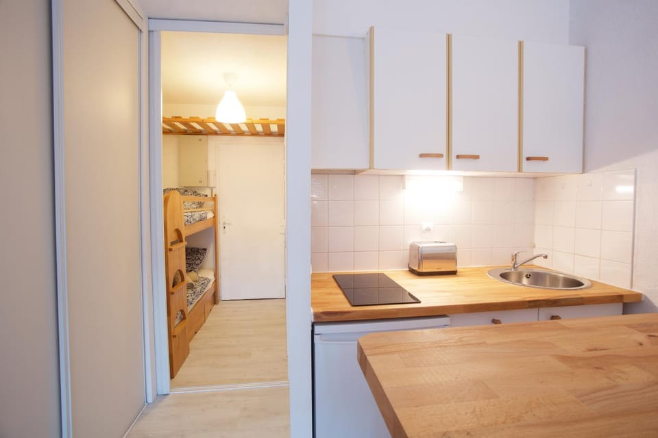 bunk bed, kitchen