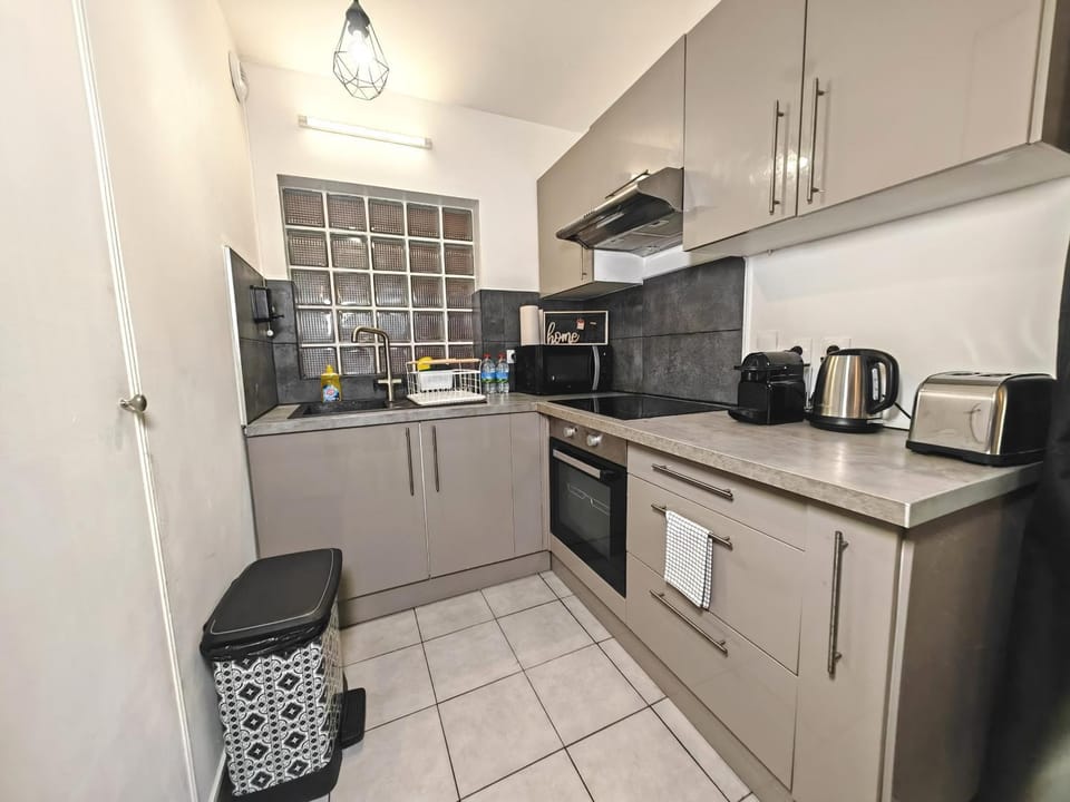 Coffee/tea facilities, Kitchen or kitchenette, minibar, pet friendly, stove, toaster