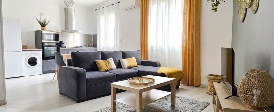 Kitchen or kitchenette, Living room