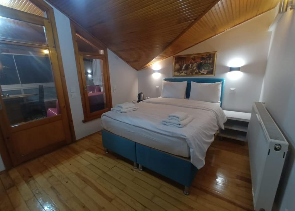 Bed, Photo of the whole room, Bedroom, internet, air conditioner
