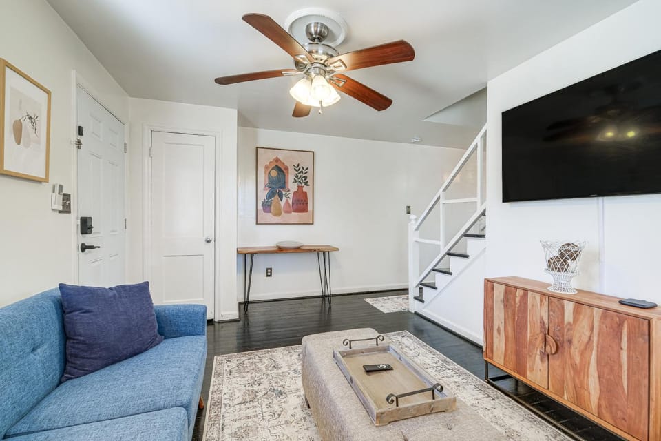 Updated Arlington Townhome ~ 5 Mi to National Mall House in Arlington