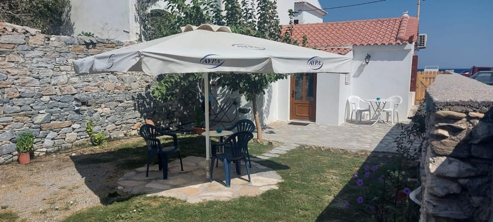 Amalia beach apartment House in Samos, Greece