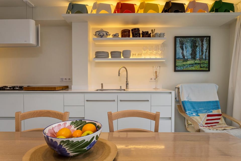 Dining area, Food, stove