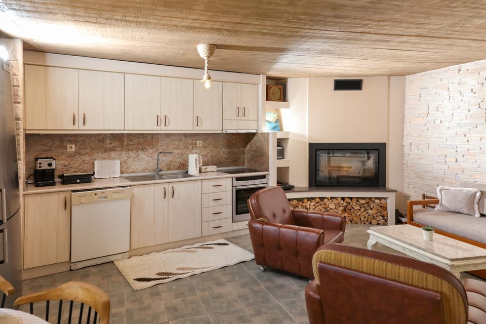 Kitchen or kitchenette, Living room
