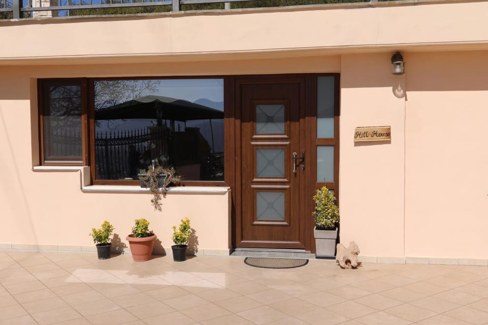 Property building, Facade/entrance, Balcony/Terrace