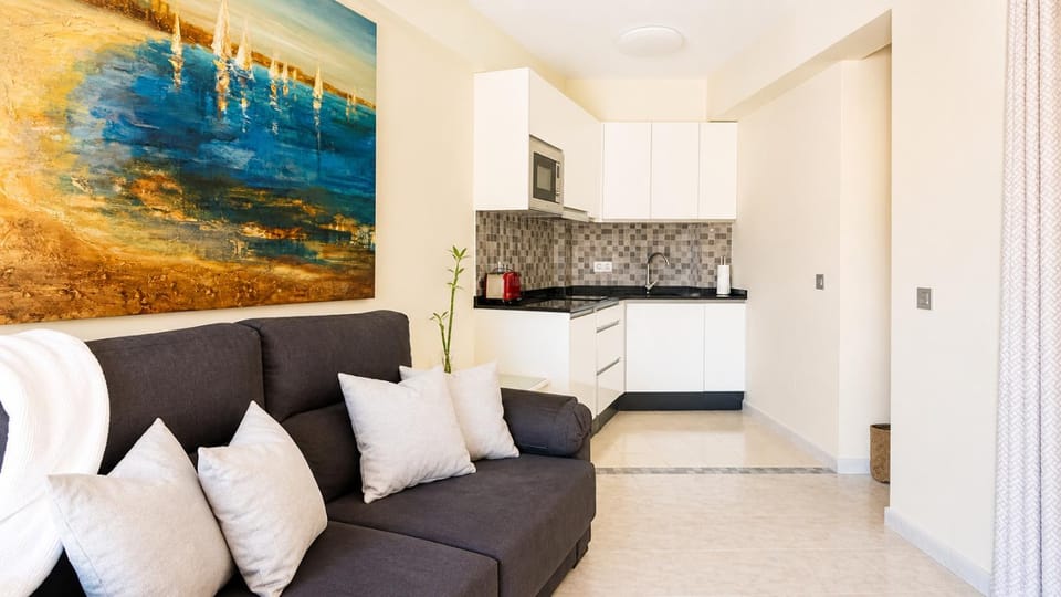Kitchen or kitchenette, Living room