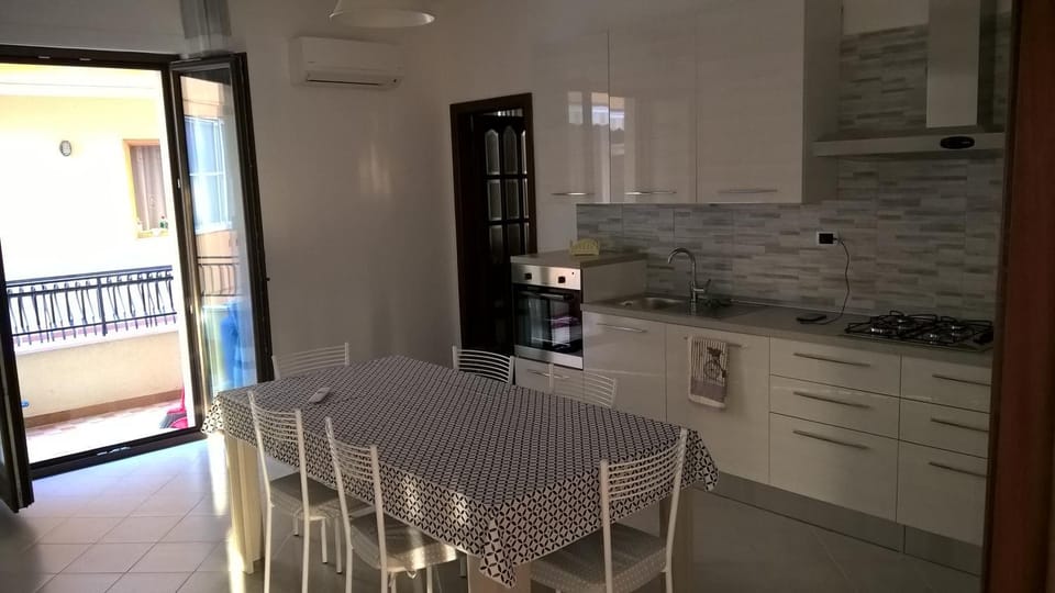 Kitchen or kitchenette, Kitchen or kitchenette