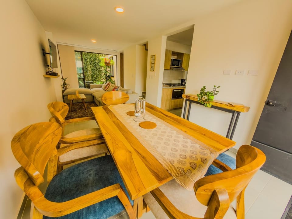 Kitchen or kitchenette, Living room, Seating area, Dining area