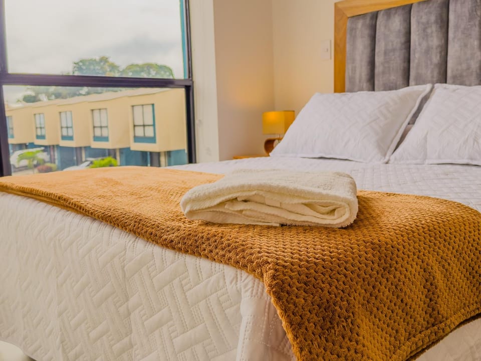 Bed, Photo of the whole room, Bedroom, towels