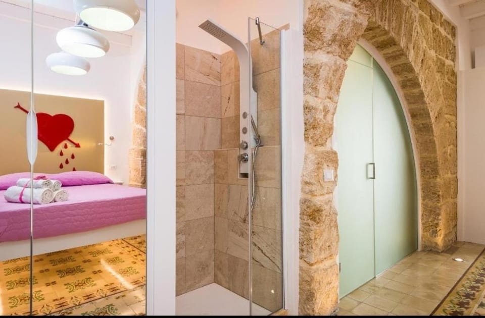 Shower, wardrobe