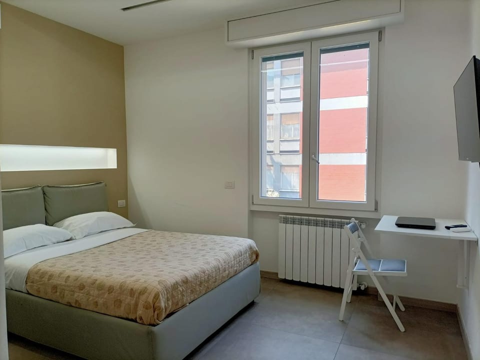 Bed, TV and multimedia, Photo of the whole room, Bedroom, hair dresser, internet