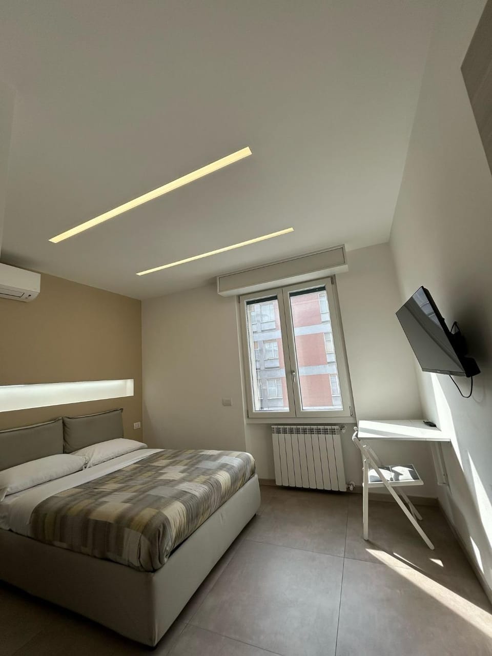 Bed, TV and multimedia, Photo of the whole room, Bedroom, internet, air conditioner
