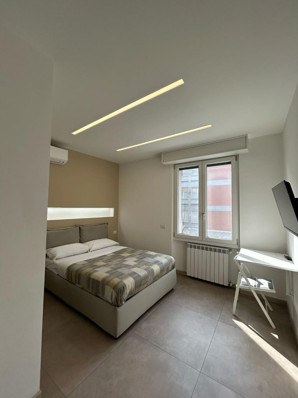 Bed, TV and multimedia, Bedroom, internet, air conditioner