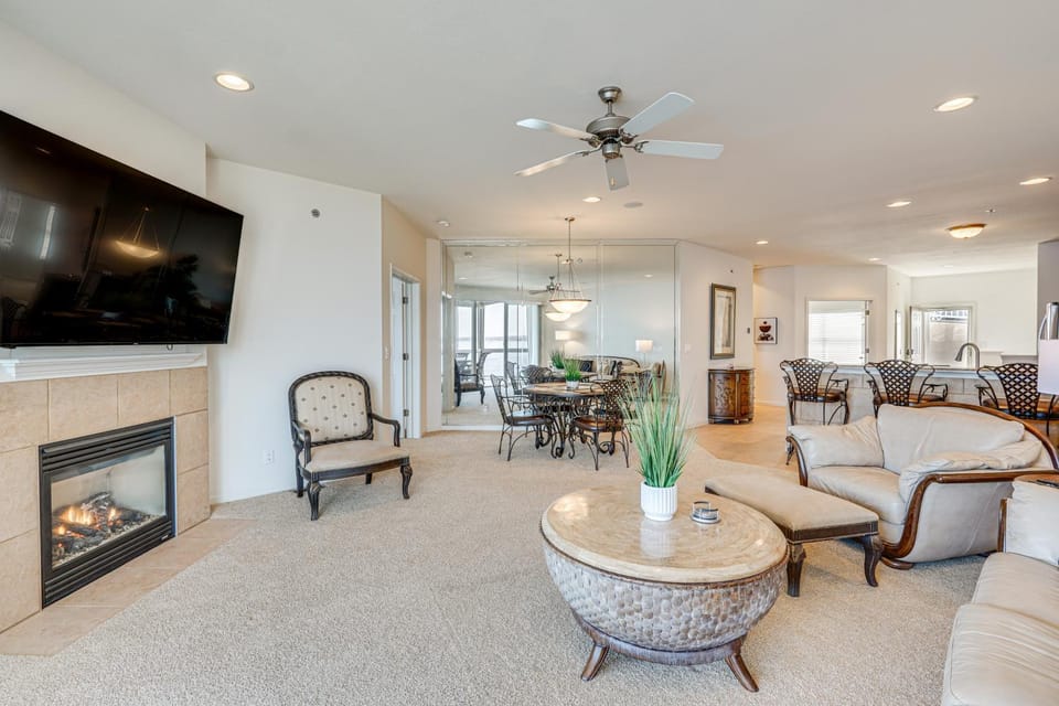 Lakeside Osage Beach Condo in Lands End Community House in Osage Beach