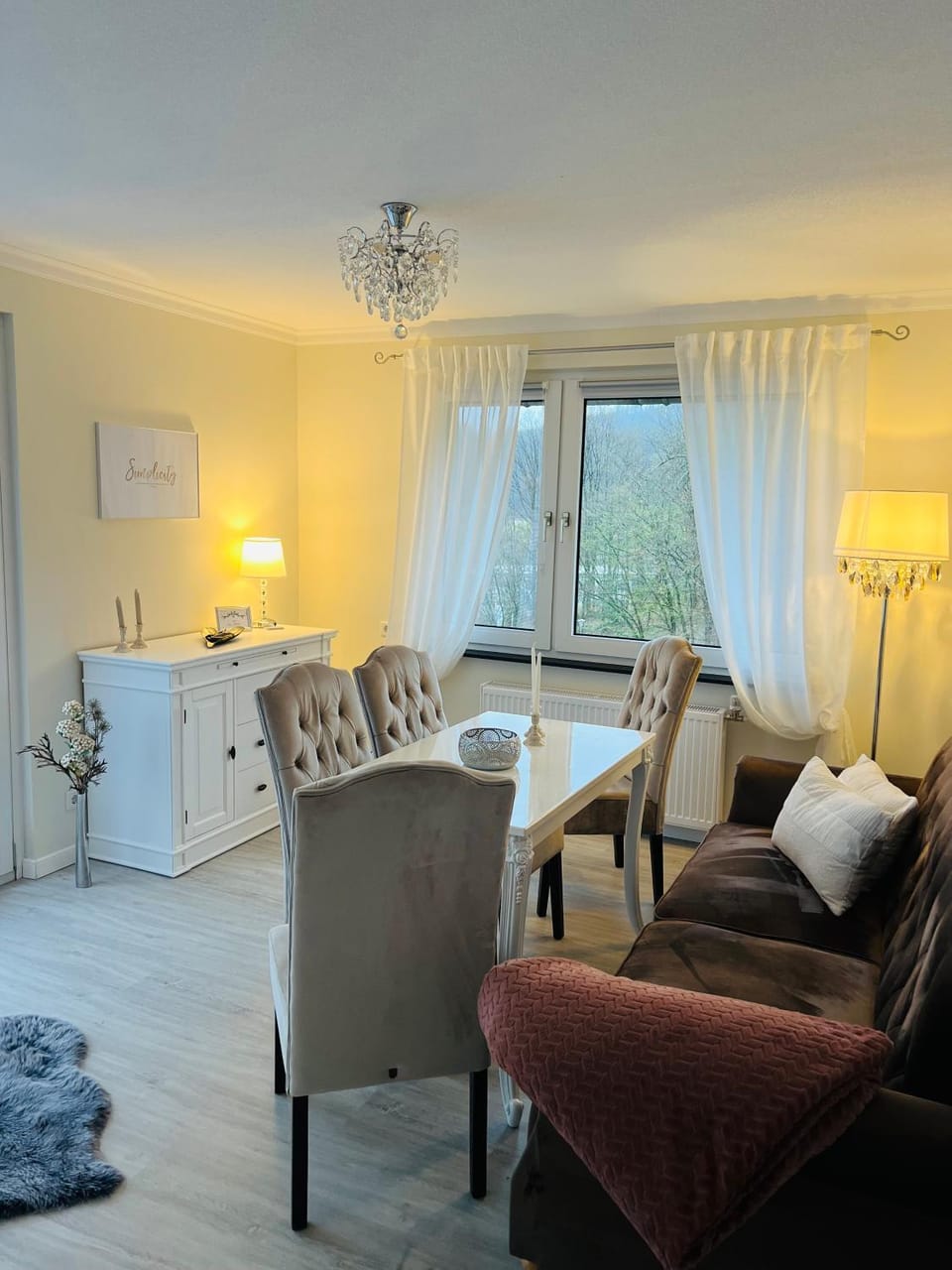 Living room, Seating area