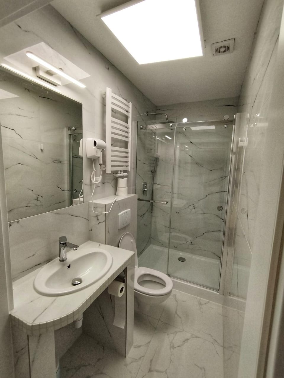 Shower, Toilet, Bathroom, towels