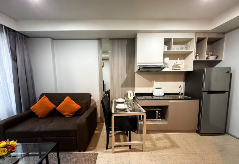 Dining area, kitchen