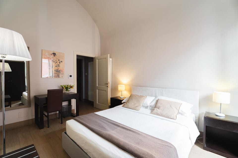 Bed, Photo of the whole room, Seating area, Bedroom, internet, internet, wardrobe, air conditioner, air conditioner