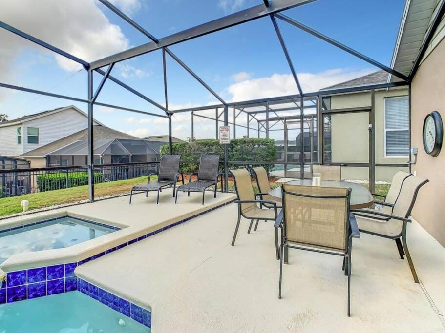 Patio, Balcony/Terrace, Seating area, Pool view, Swimming pool, sunbed
