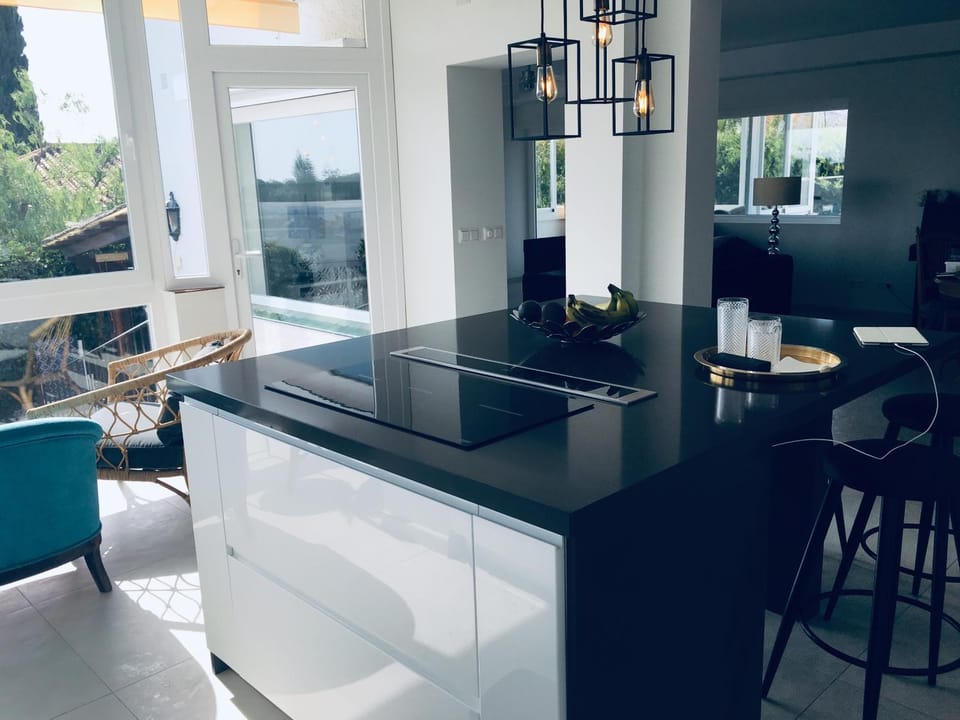 Dining area, minibar, kitchen