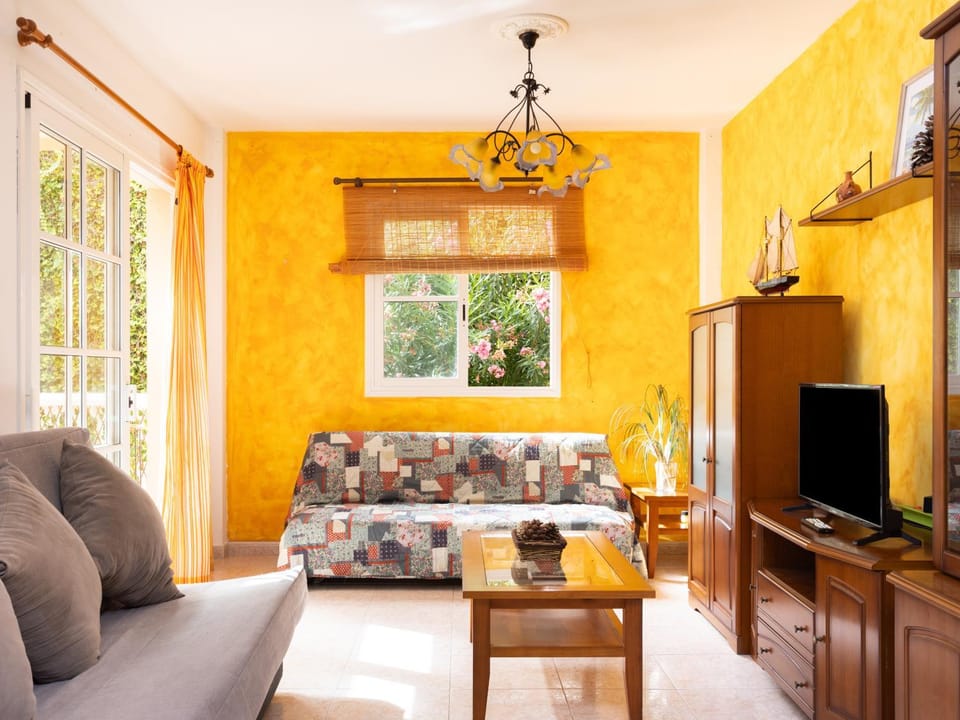 TV and multimedia, Living room, Garden view