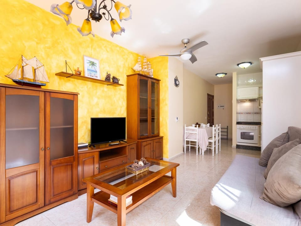 TV and multimedia, Kitchen or kitchenette, Living room, air conditioner