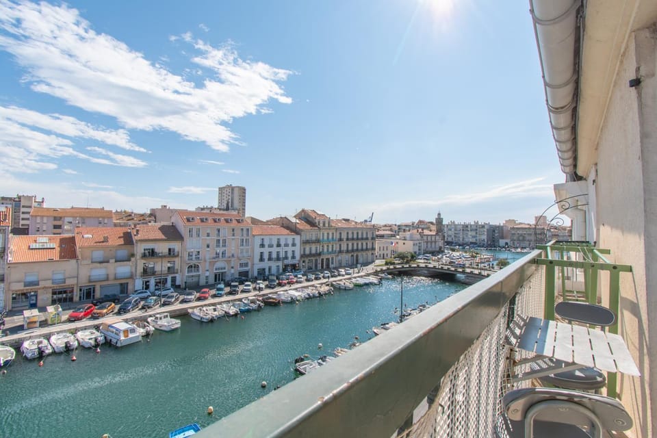 View (from property/room), Balcony/Terrace, City view, River view, Sea view