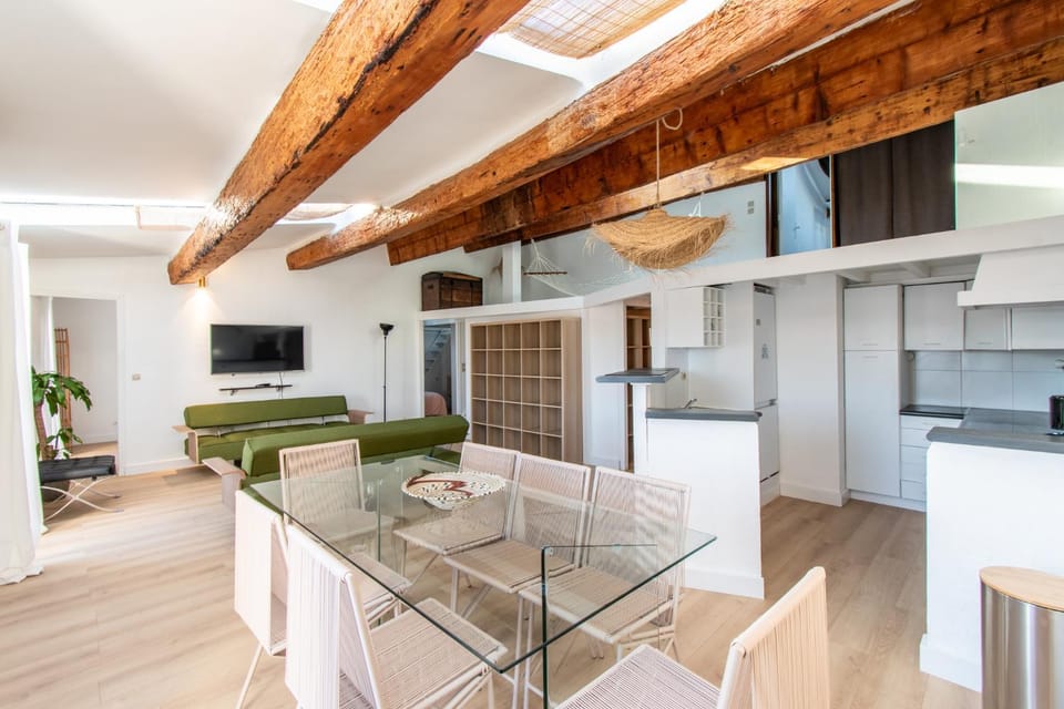 Communal lounge/ TV room, Kitchen or kitchenette, Living room, Seating area, Dining area