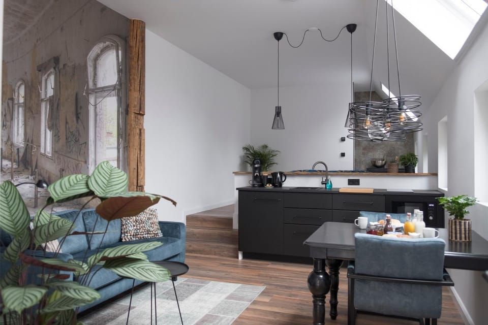 Seating area, Dining area