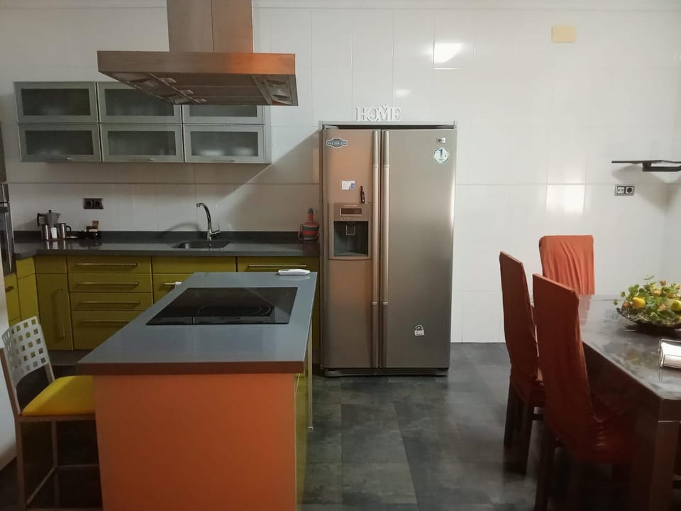 Kitchen or kitchenette, dishwasher, stove